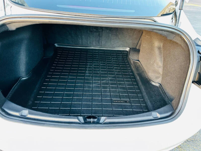 2019 Tesla Model 3 Base photo 30