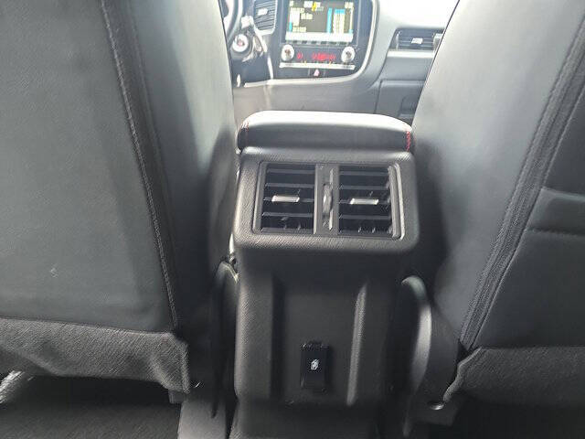 2020 Mitsubishi Outlander LE