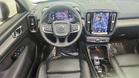 2024 Volvo XC40 B5 Plus Dark Theme