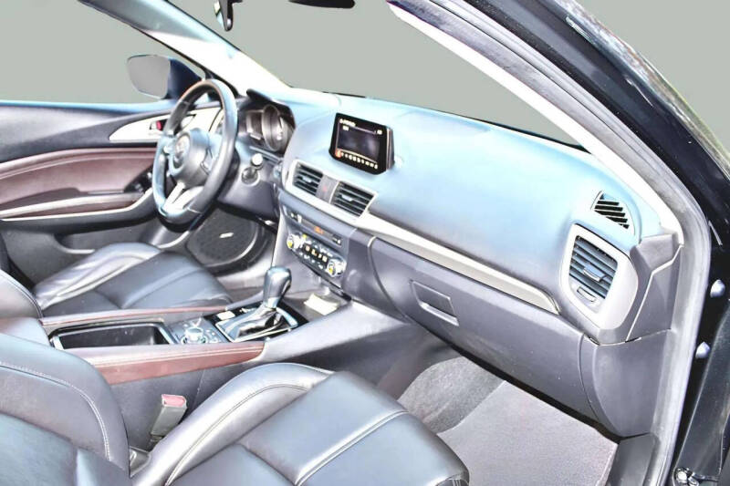 2018 Mazda MAZDA3 Touring