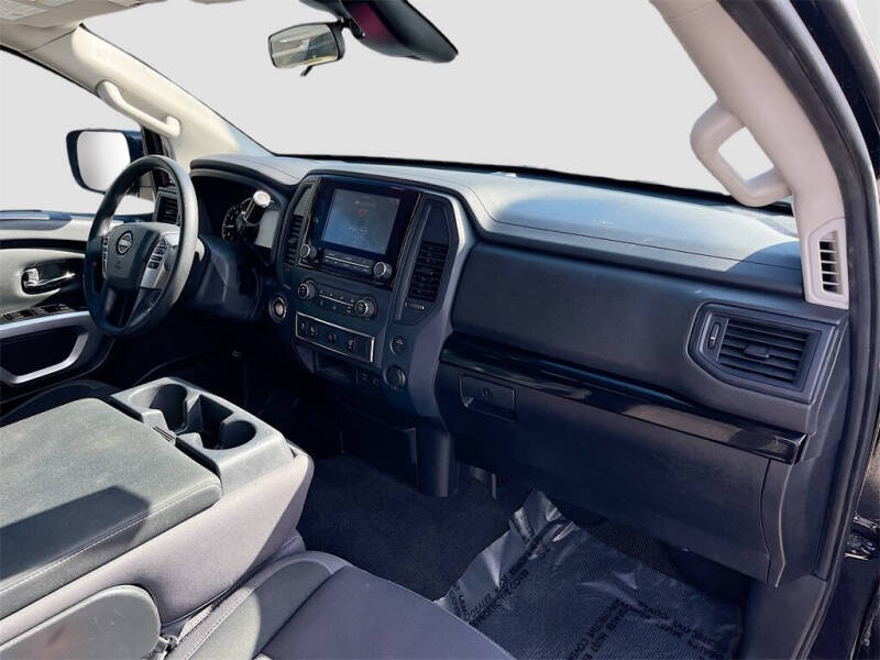 2024 Nissan Titan SV