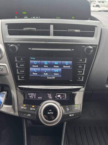 2016 Toyota Prius v Two