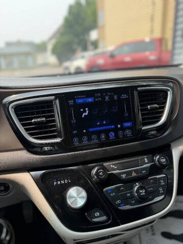 2017 Chrysler Pacifica Touring-L Plus