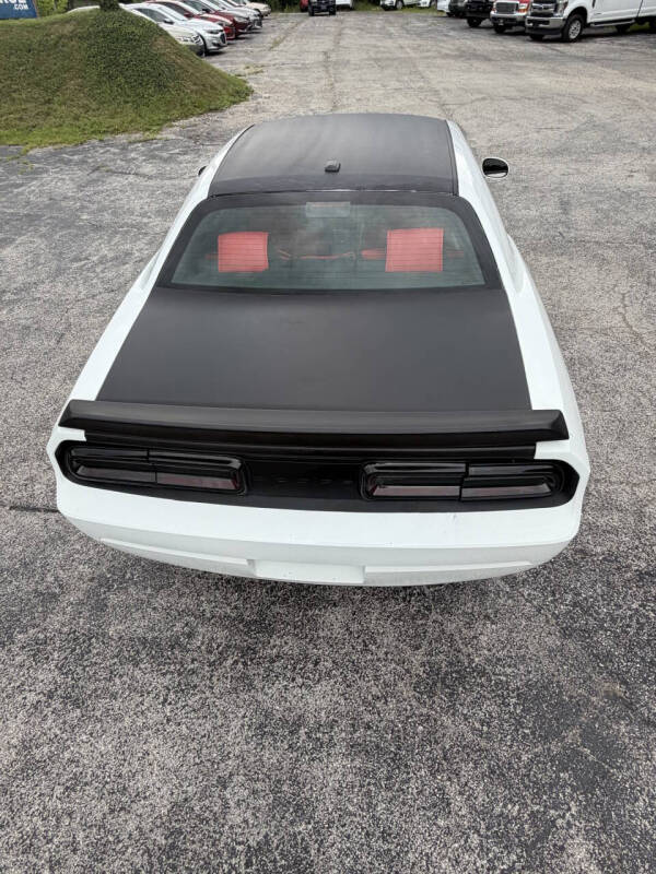 2017 Dodge Challenger SXT Plus