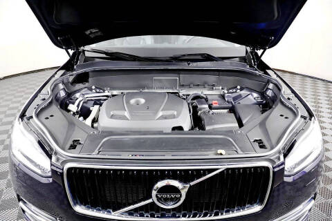 2017 Volvo XC90 T6 Momentum