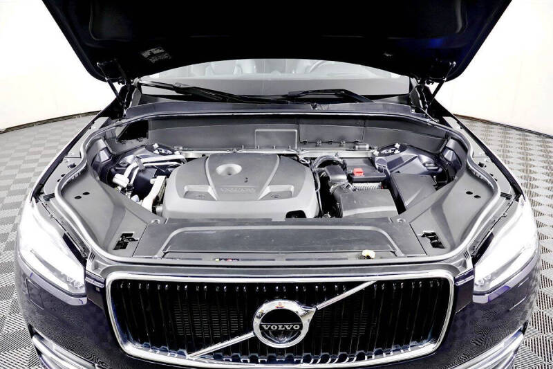 2017 Volvo XC90 T6 Momentum