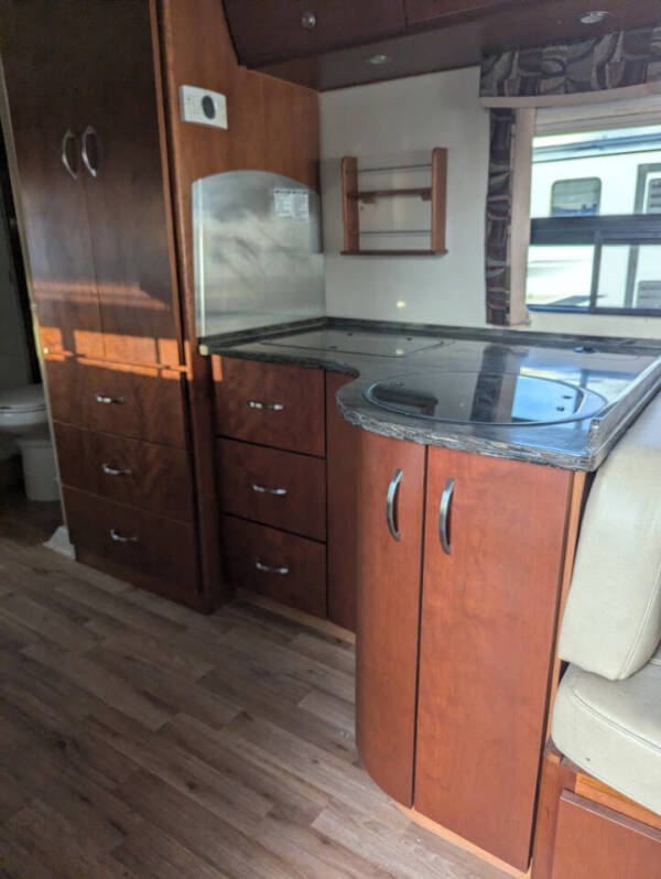 2012 Leisure Travel S24CB