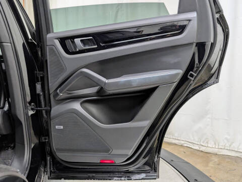 2022 Porsche Cayenne Platinum Edition