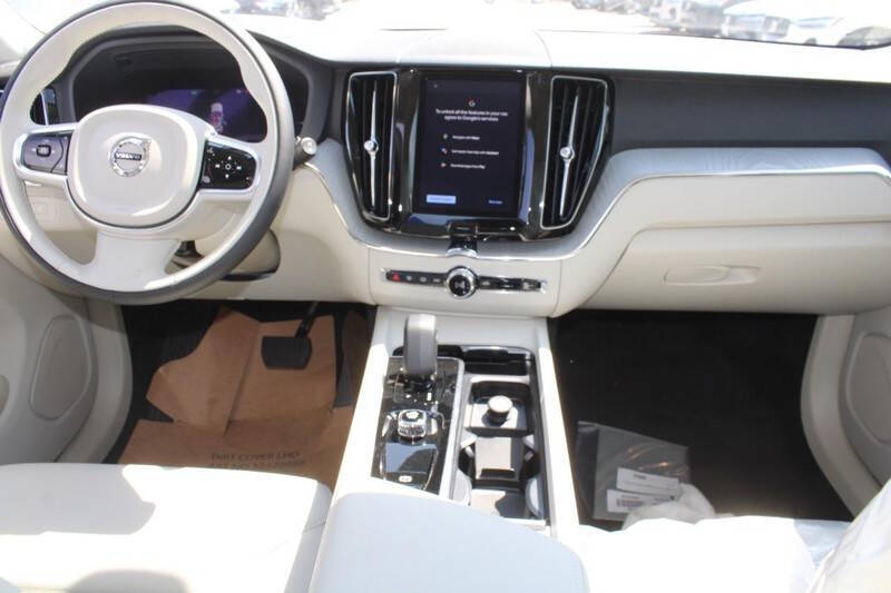 2025 Volvo XC60 T8 Plus Dark Theme