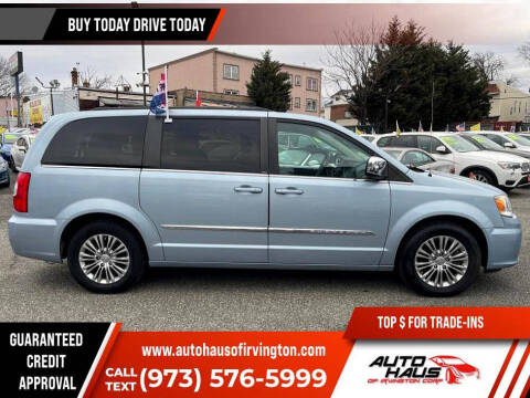 2013 Chrysler Town and Country Touring-L