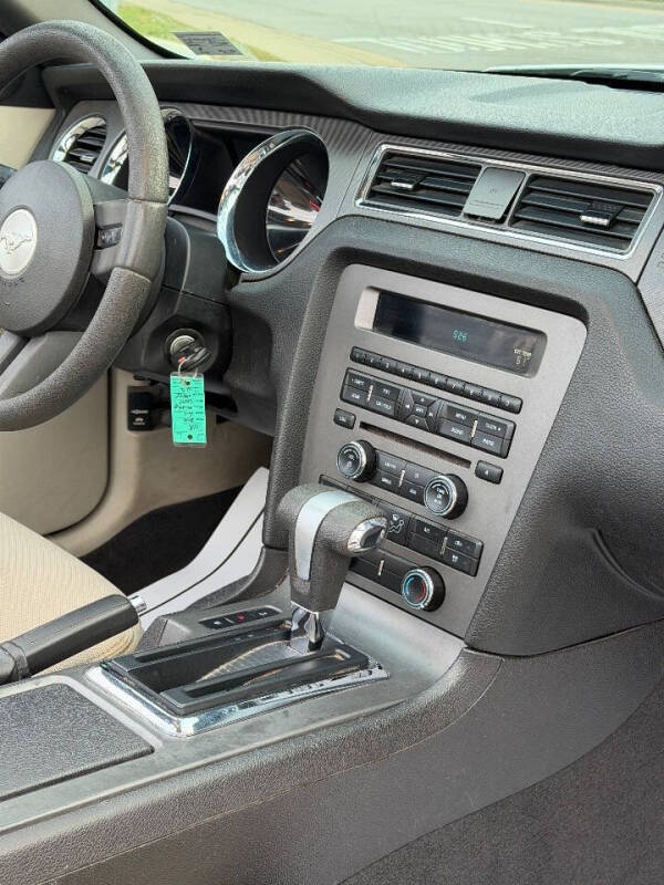 2010 Ford Mustang V6