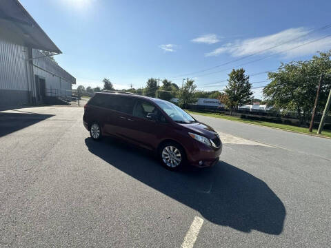 2013 Toyota Sienna XLE 8-Passenger