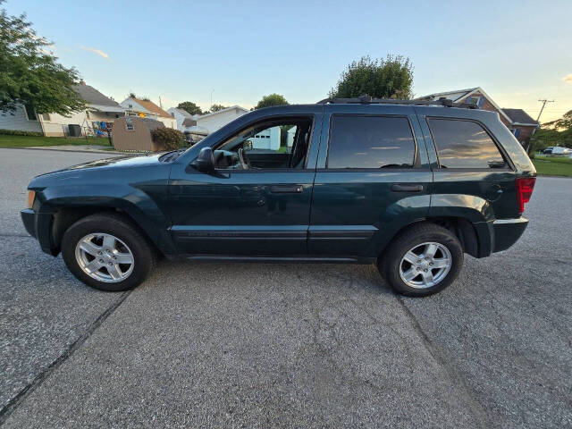 2005 Jeep Grand Cherokee for sale at QUEENSGATE AUTO SALES in York, PA