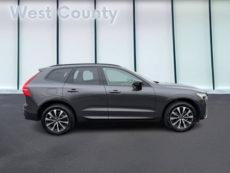 2025 Volvo XC60 B5 Plus Dark Theme