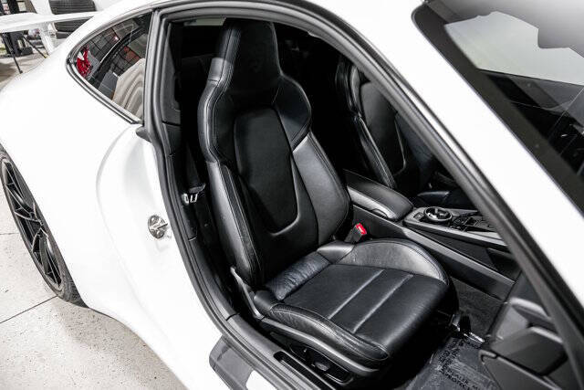 2020 Porsche 911 Carrera