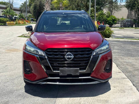 2022 Nissan Kicks SR