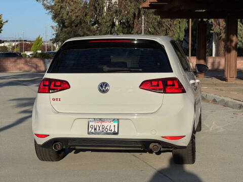 2017 Volkswagen Golf GTI Sport