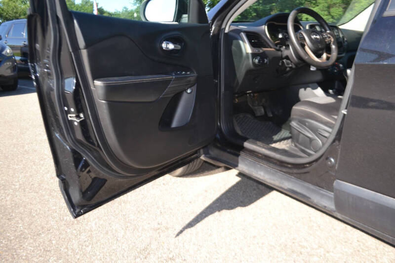 2015 Jeep Cherokee Sport