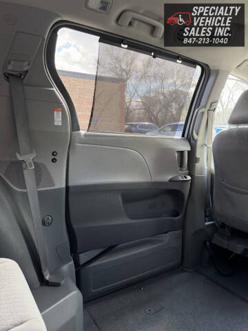 2017 Toyota Sienna LE Mobility 7-Passenger