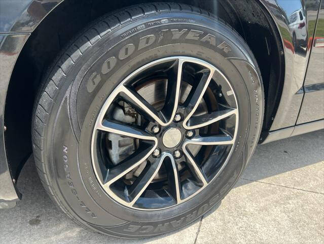 2016 Dodge Grand Caravan  - $15,999