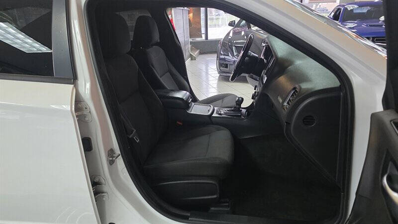 2016 Dodge Charger SE