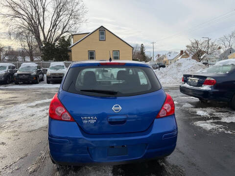 2011 Nissan Versa 1.8 S