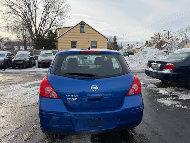 2011 Nissan Versa 1.8 S