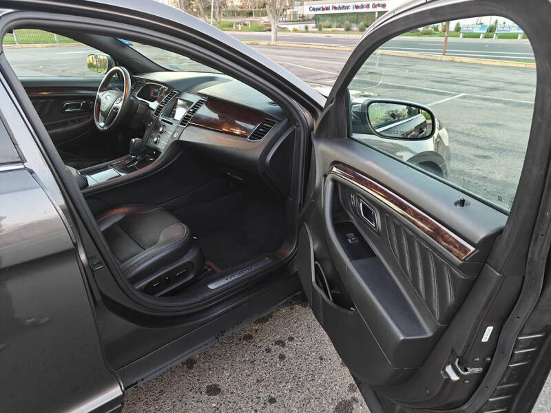2019 Ford Taurus Limited