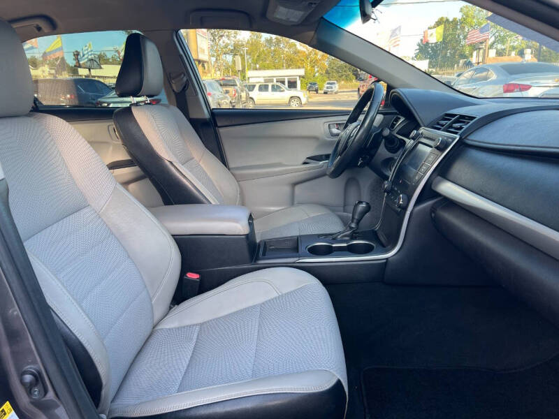 2017 Toyota Camry SE