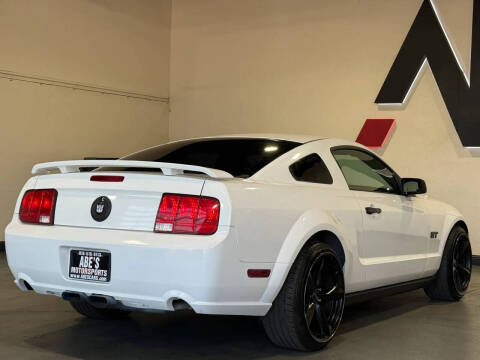 2005 Ford Mustang GT Deluxe