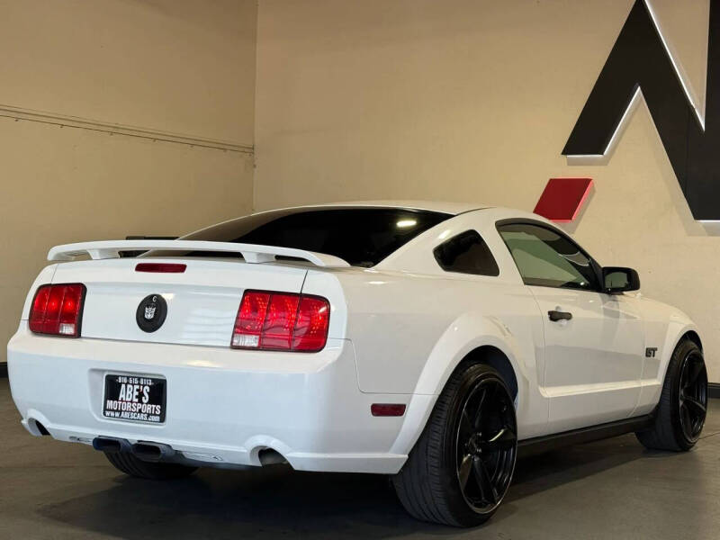 2005 Ford Mustang GT Deluxe