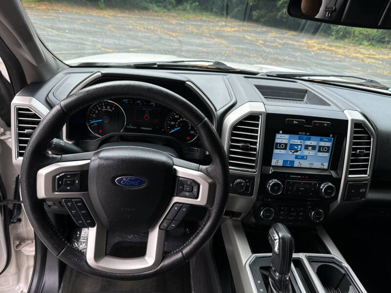 2016 Ford F-150 Lariat photo 18