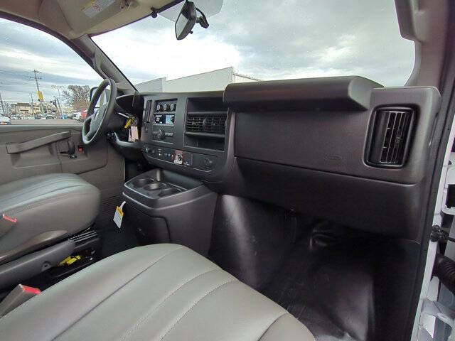 2025 Chevrolet Express 2500