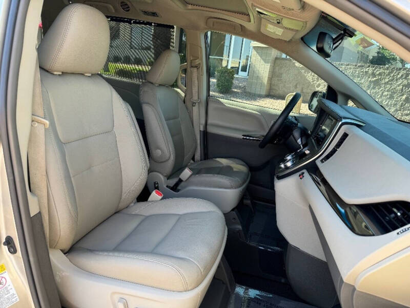 2017 Toyota Sienna XLE Premium 8-Passenger