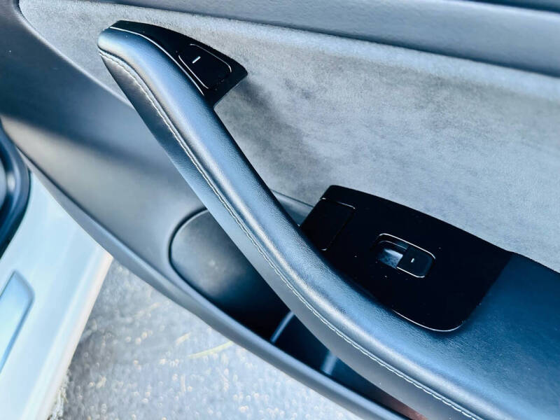 2019 Tesla Model 3 Base photo 26