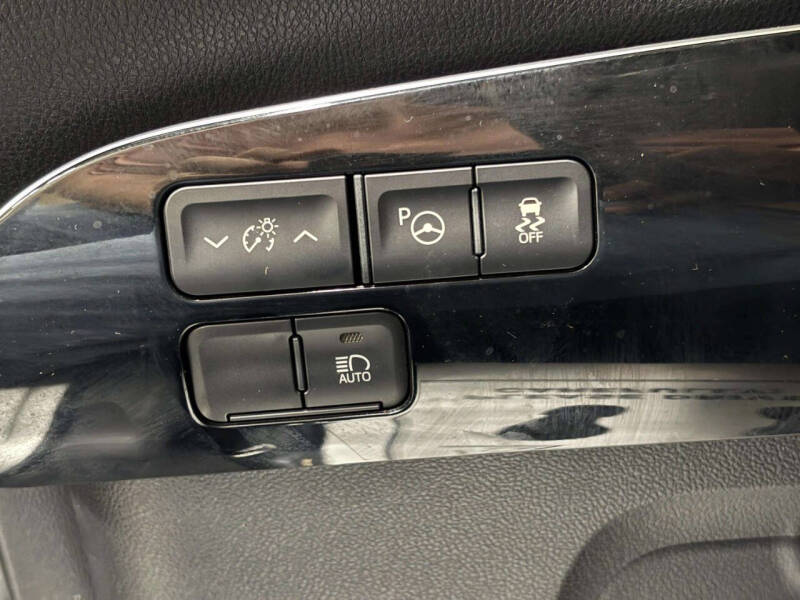 2019 Toyota Prius L Eco