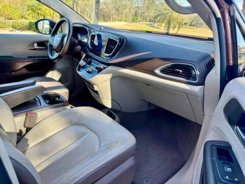 2017 Chrysler Pacifica Touring-L Plus