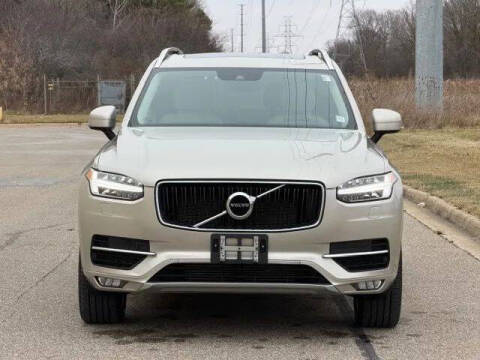 2016 Volvo XC90 T6 Momentum