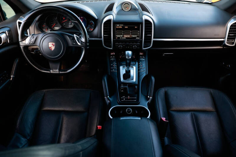 2014 Porsche Cayenne Platinum