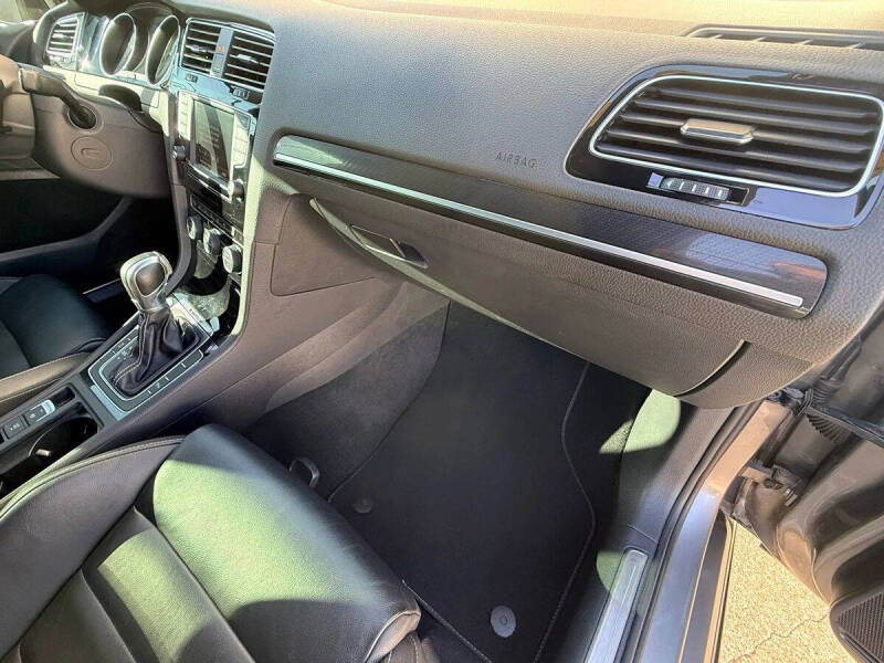 2017 Volkswagen Golf R 4Motion