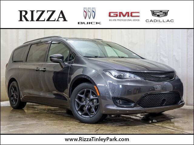 2020 Chrysler Pacifica Limited's photo