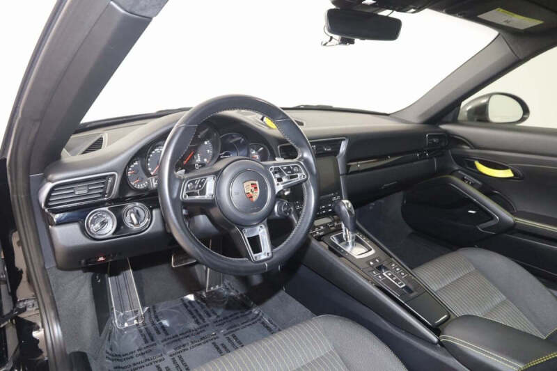 2019 Porsche 911 Carrera