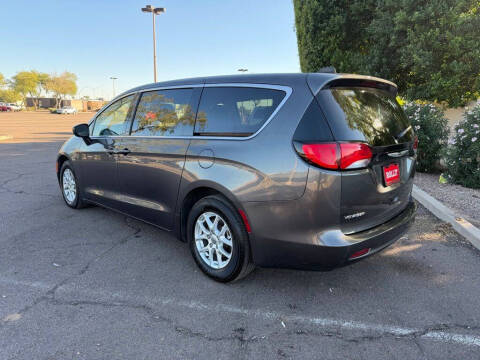 2023 Chrysler Voyager LX