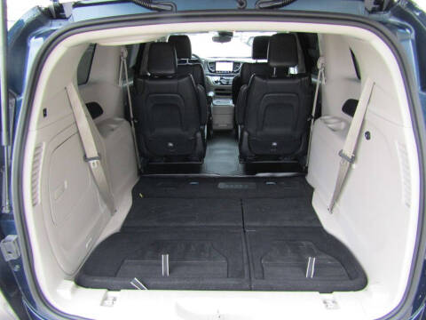 2023 Chrysler Pacifica Plug-In Hybrid Touring L