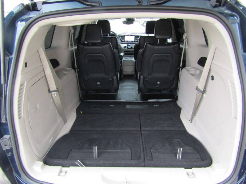 2023 Chrysler Pacifica Plug-In Hybrid Touring L