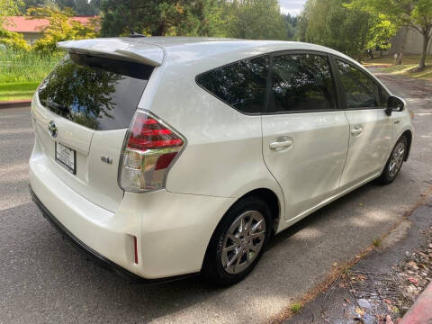 2015 Toyota Prius v Five