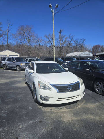 2015 Nissan Altima for sale at CLEAN CUT AUTOS in New Castle DE