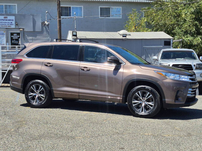 2017 Toyota Highlander LE