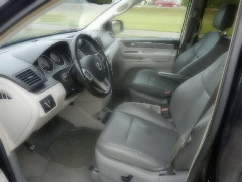 2011 Volkswagen Routan SE