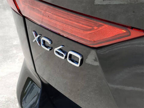 2025 Volvo XC60 B5 Core Dark Theme